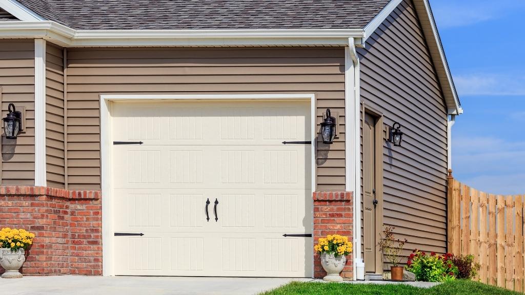 Garage Door Service Valley Village CA - Fixxed Garage Doors - Guide to Buying Carriage House Garage Doors