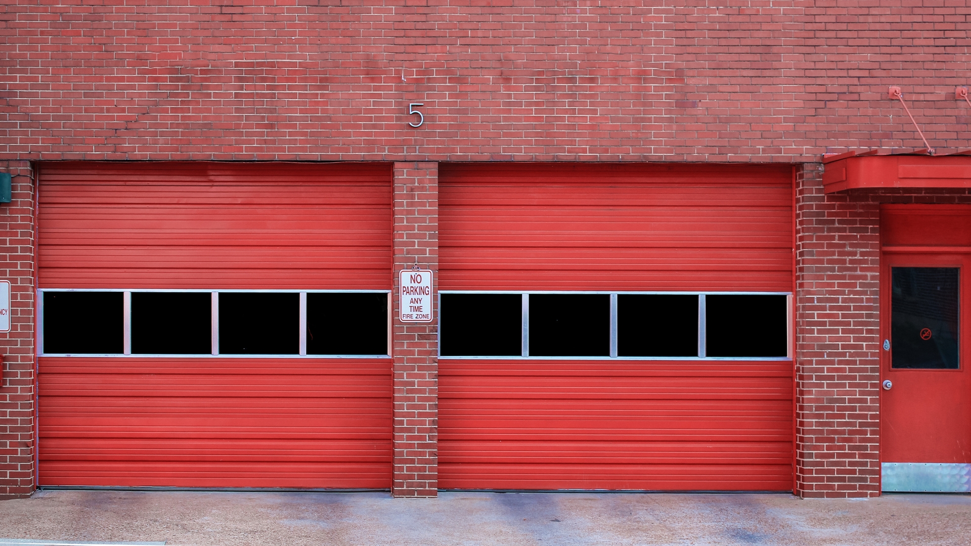 High-speed industrial garage doors