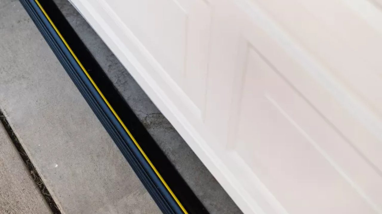 Fix-Garage-Door-Valley-Village-CA-Fixxed-Garage-Doors-Understanding-Different-Types-of-Garage-Door-Seals-1280x720.jpg