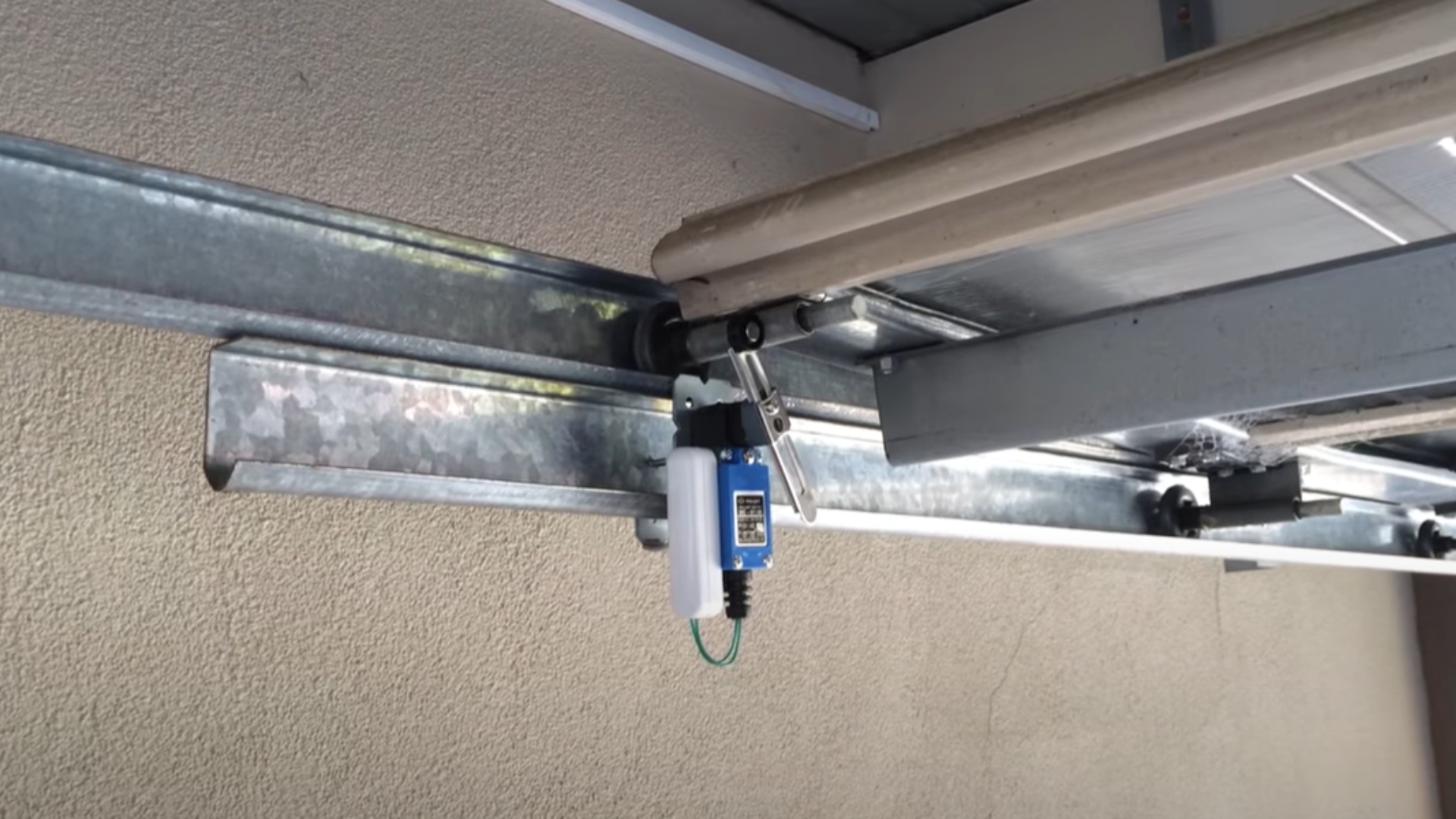 A garage door limit switch