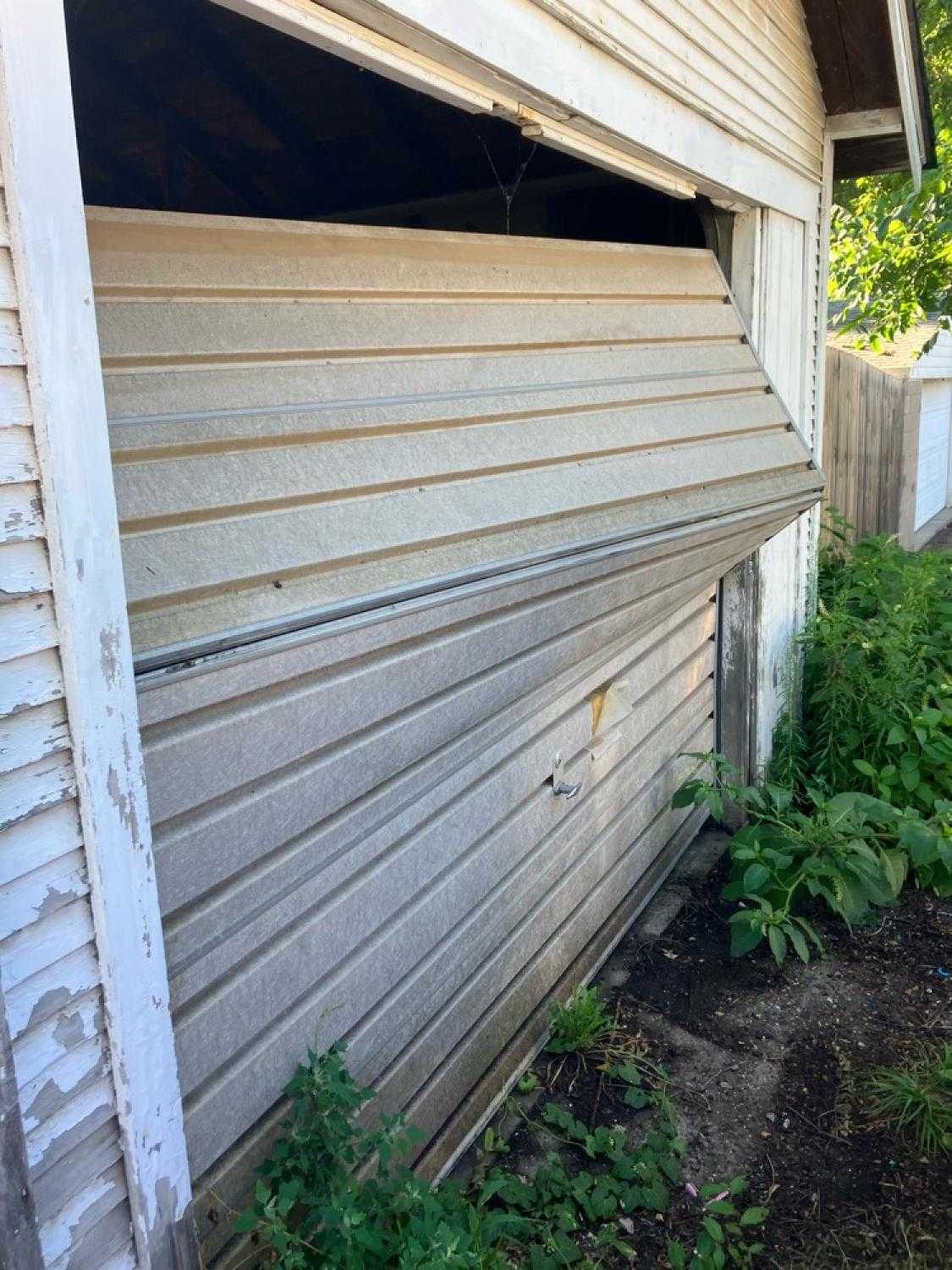 Local Garage Door Installation Dona Lisa Dr, Studio City, CA