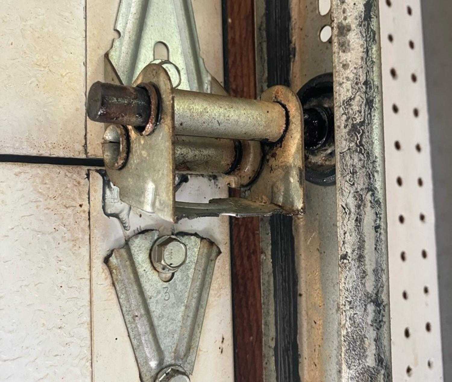 Professional Garage Door Repair Beachwood Dr, Burbank, CA