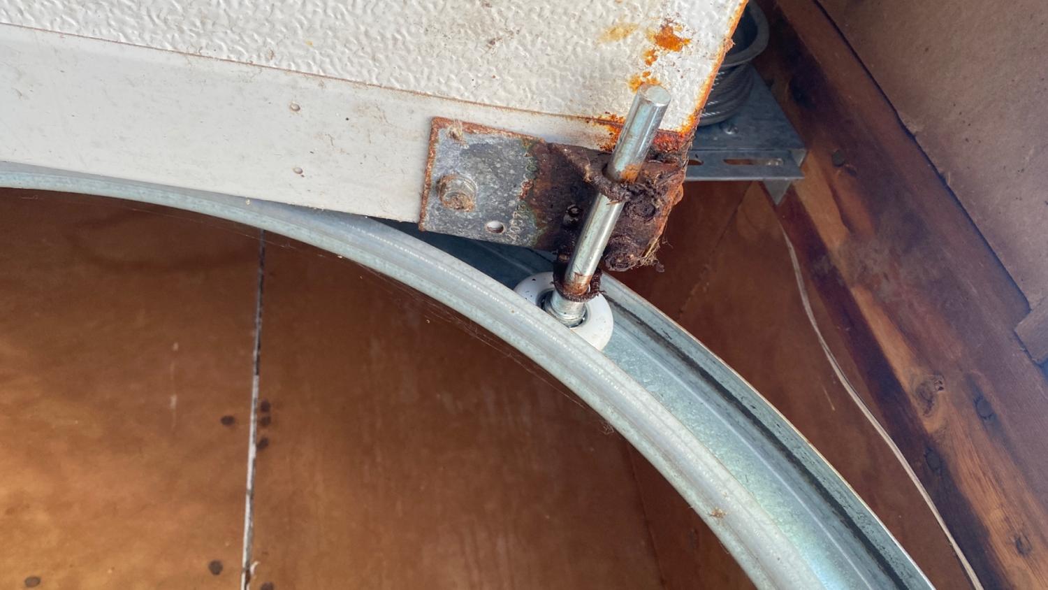 Garage Door Roller Repair Hartsook St, Valley Village, CA