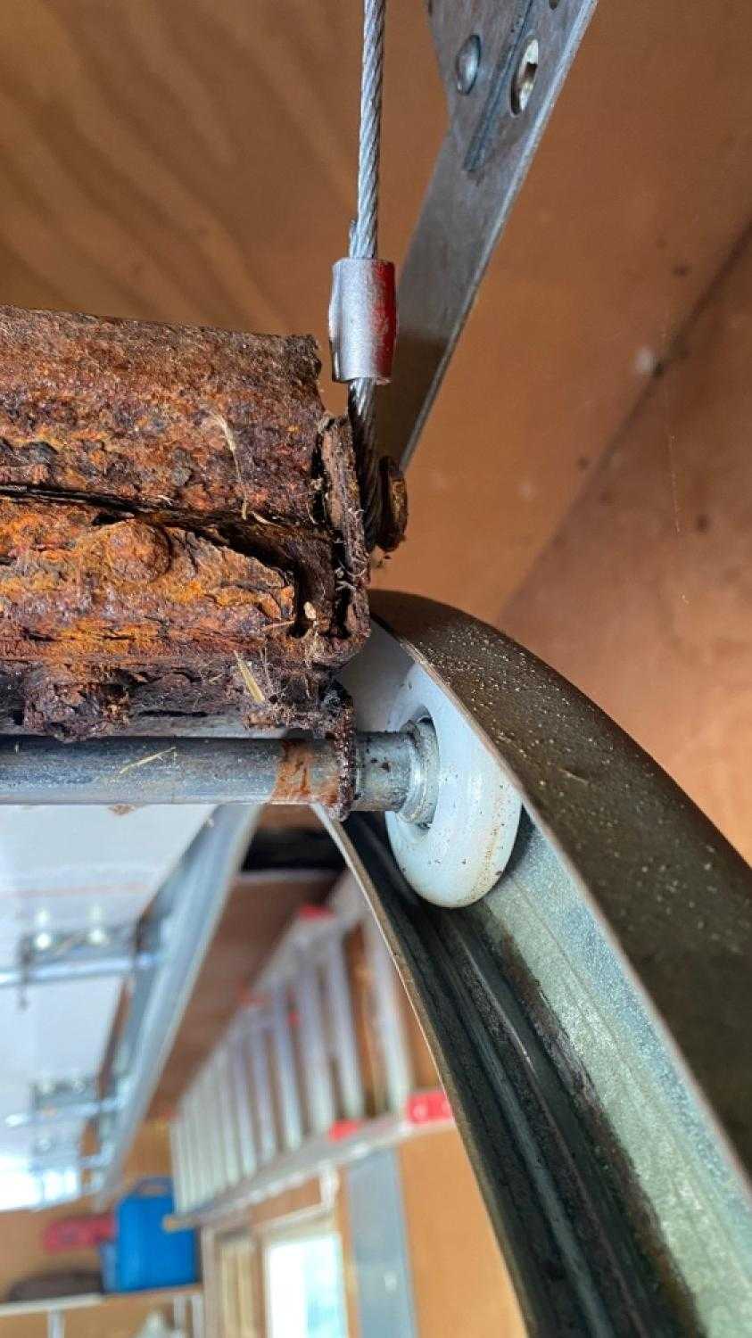 Garage Door Roller Repair Hartsook St, Valley Village, CA