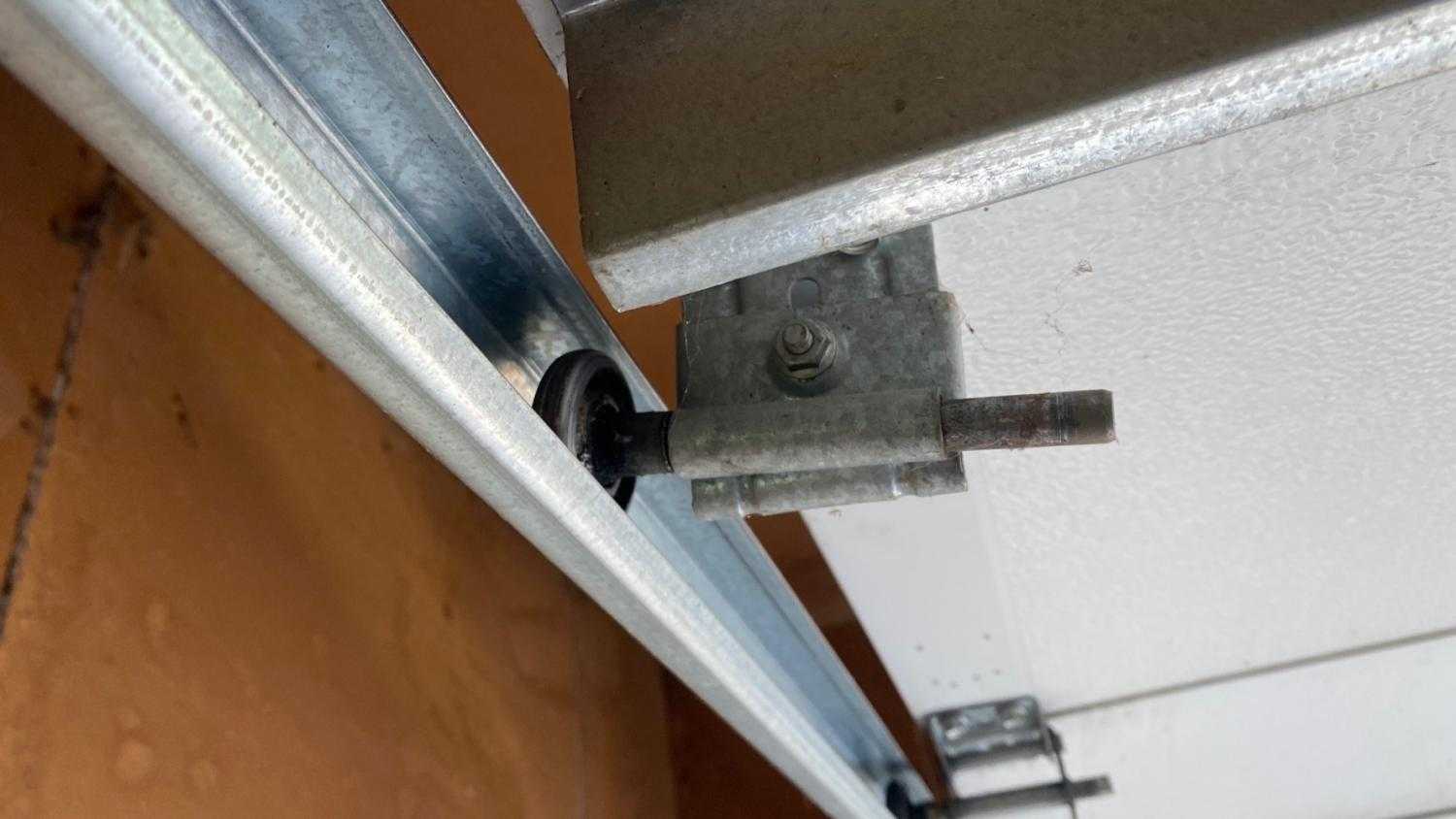 Garage Door Roller Repair Hartsook St, Valley Village, CA