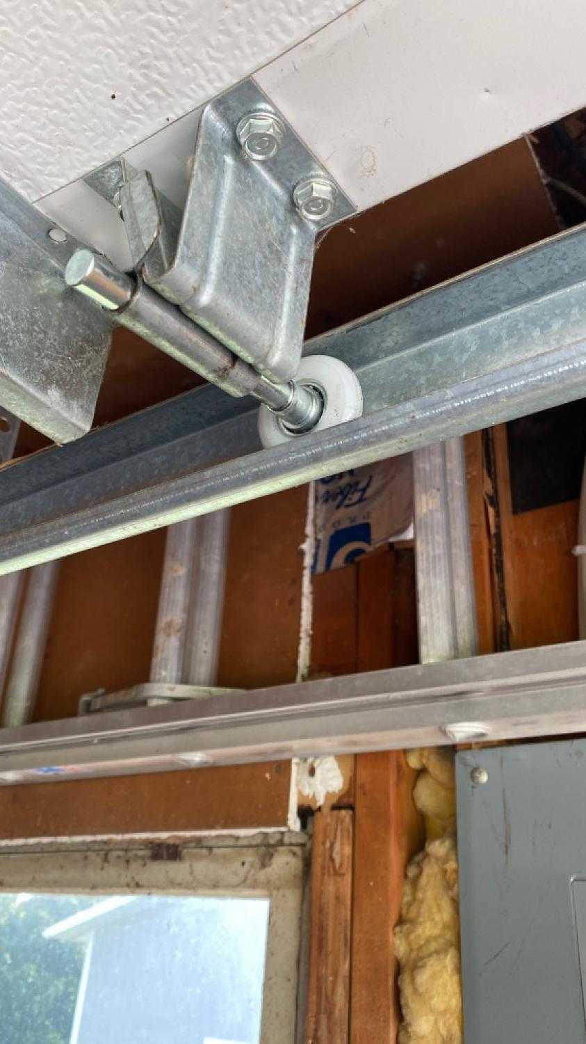 Garage Door Roller Repair Hartsook St, Valley Village, CA